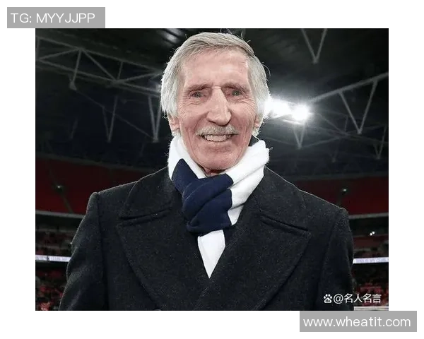 年近古稀仍活跃绿茵场的足球传奇老年球星是谁